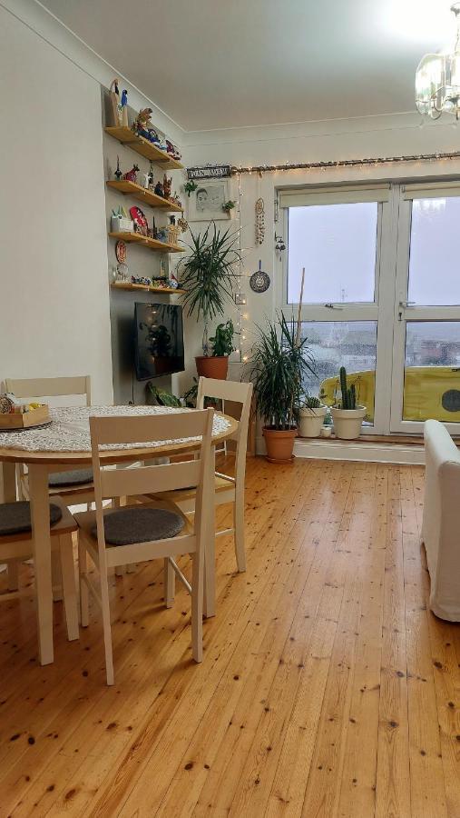 Private Double Bedroom In Front Of The Galway Port - Guest House Extérieur photo