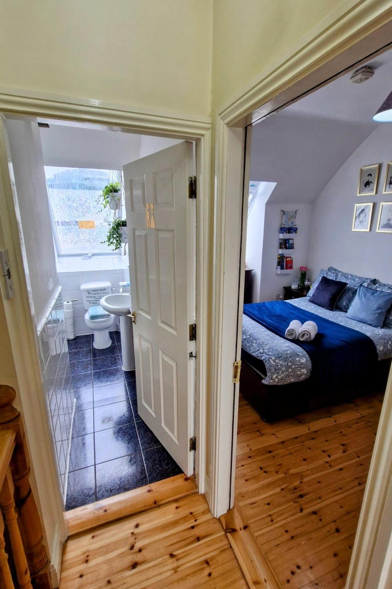 Private Double Bedroom In Front Of The Galway Port - Guest House Extérieur photo